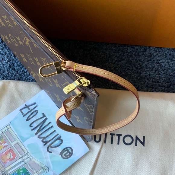 Louis Vuitton Neverfull MM Pochette Pouch Wristlet - Picture 3 of 8